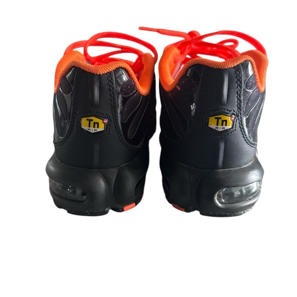 Nike Men's Black and Orange Athletic Shoes excellent conditions - Picture 3 of 5